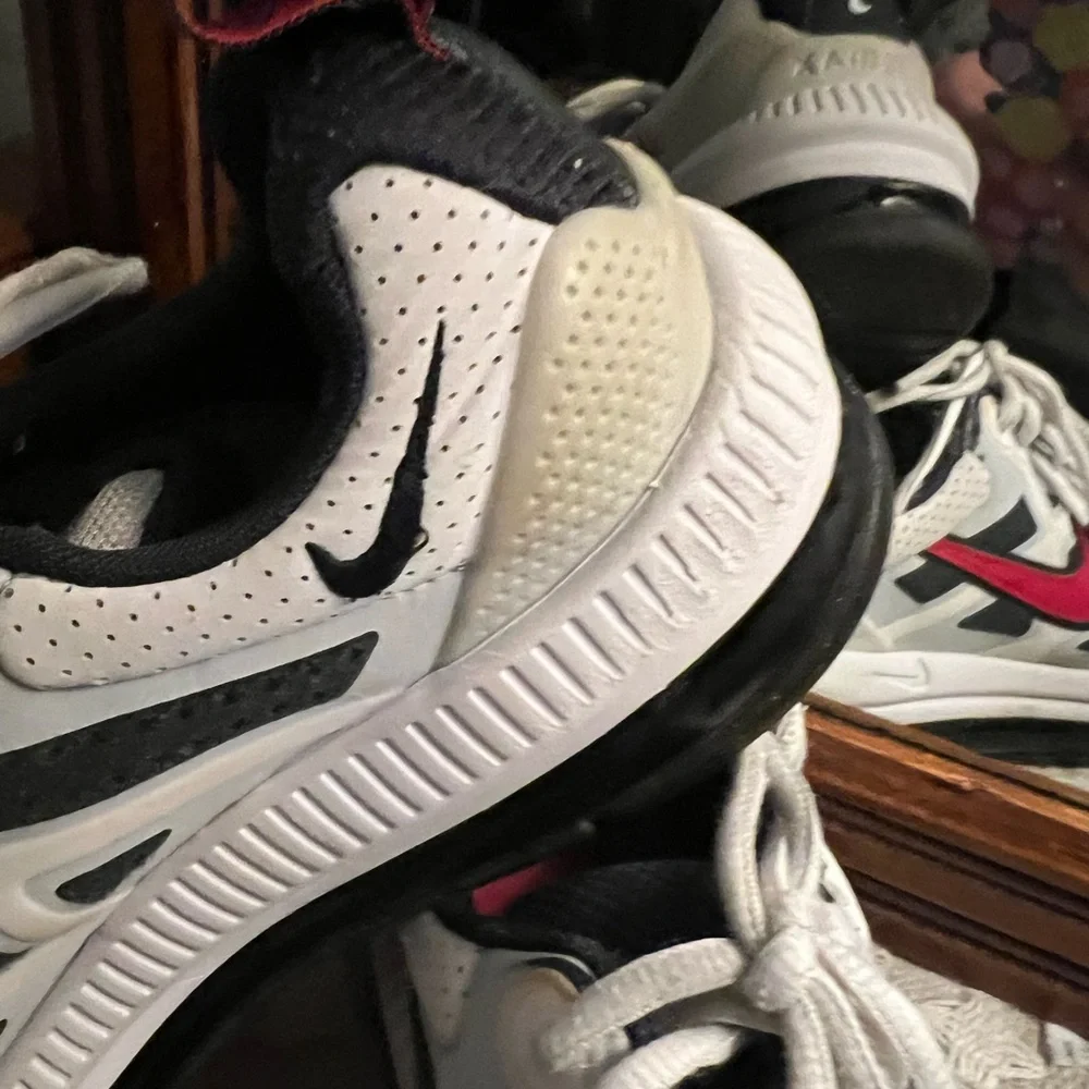 NIKE Air Max Genome SE 1 GS Sneakers Athletic Shoes White Red Black Kid's Sz 6.5